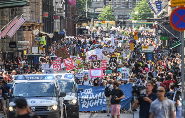 Helsinki-Demos600.jpg