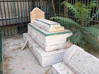 ibntamiyyah-grave.jpg