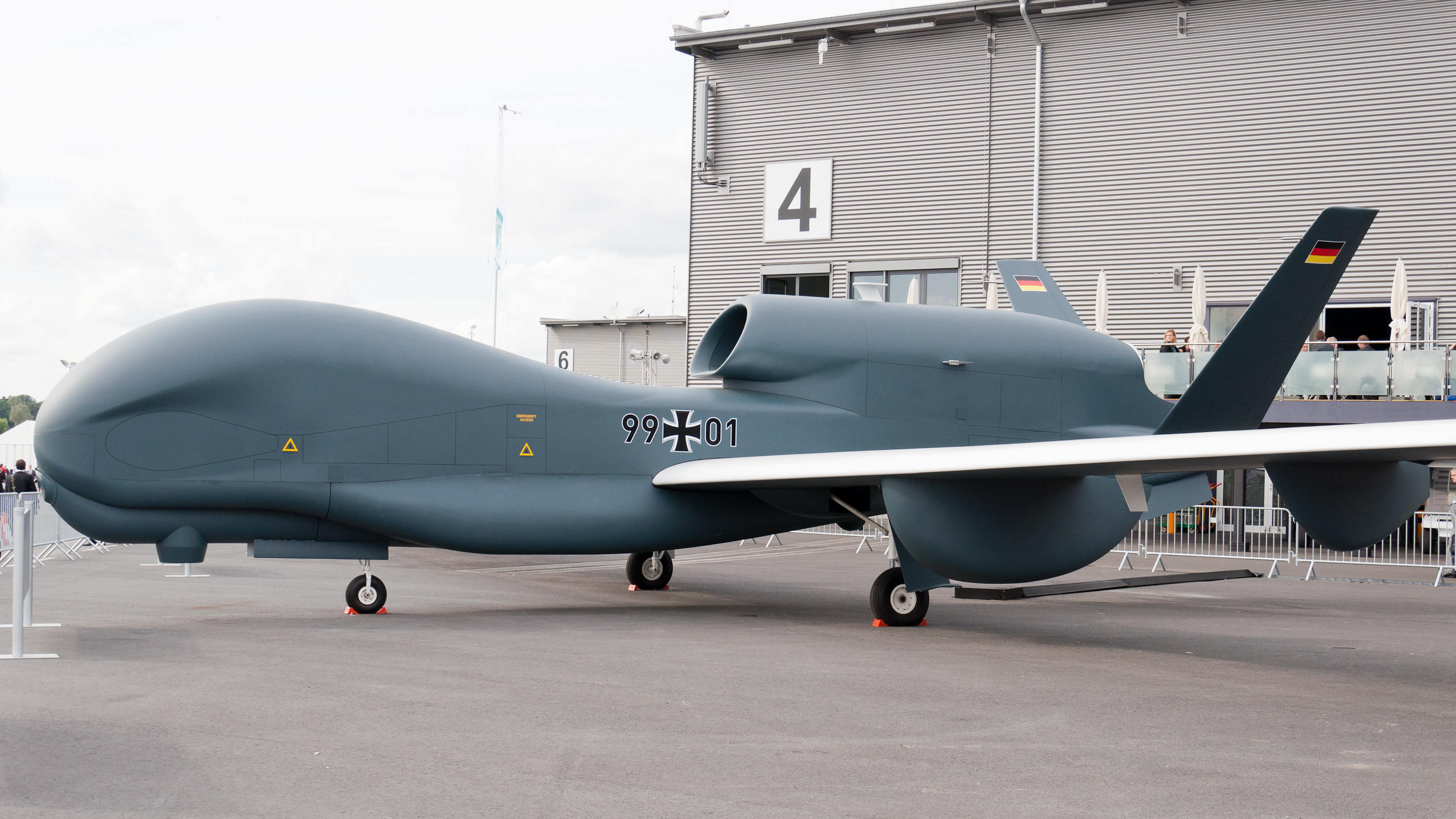 Luftwaffe_99-01_RQ-4B_EuroHawk_ILA_2012_1.jpg