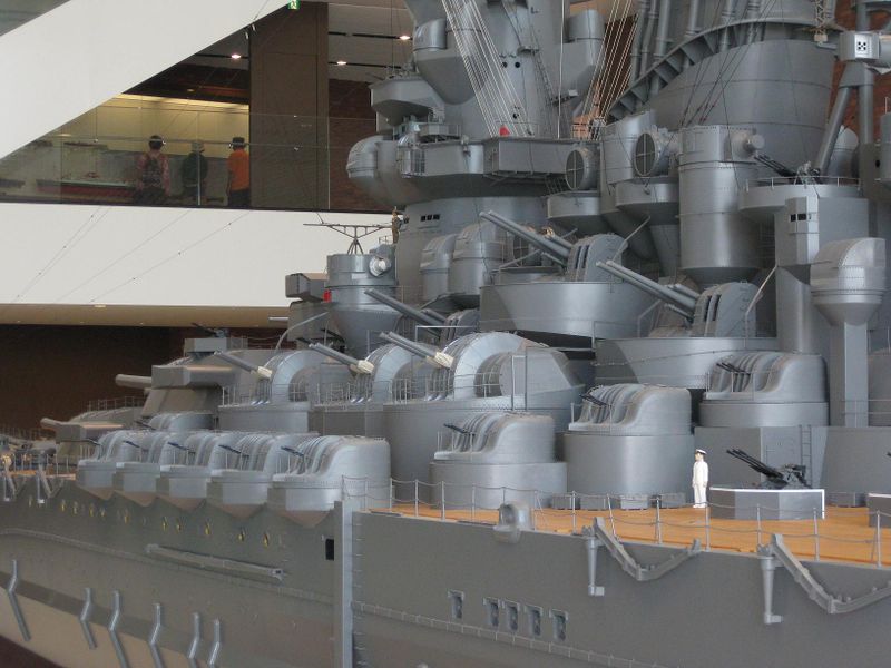 800px-Yamato_model_AA_guns.jpg