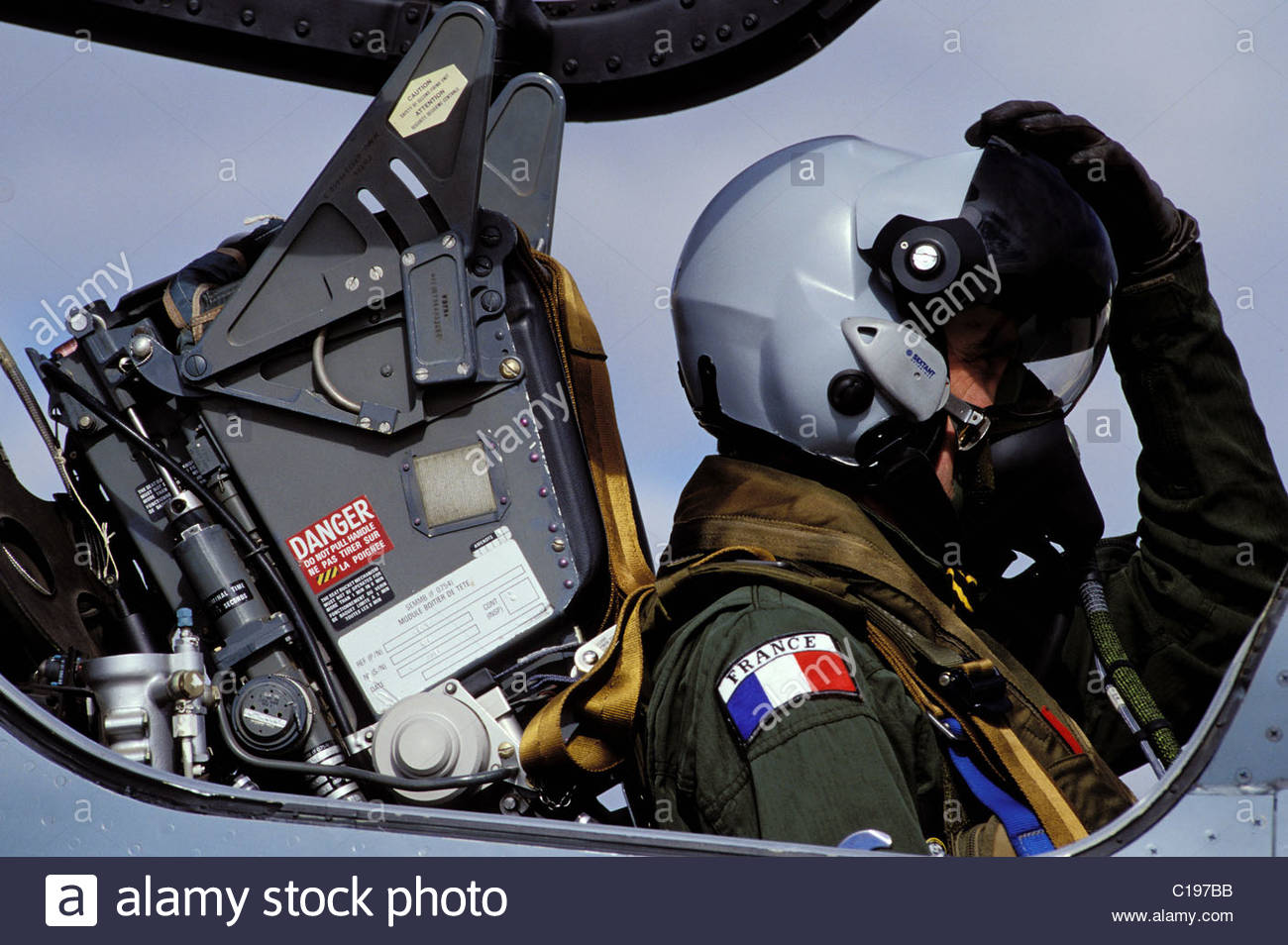 france-bouches-du-rhone-test-pilots-istres-basis-new-fight-helmet-C197BB.jpg