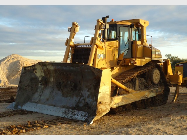 caterpillar-d9-dozer-brisbane-QLD_1l.jpg