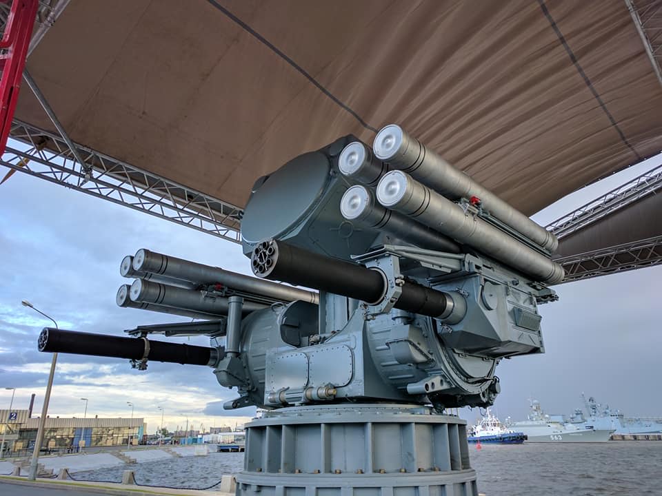 Pantsyr_ME_naval_air_defense_system.jpg