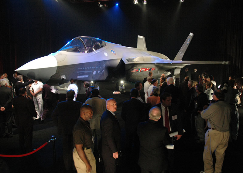 AIR_F-35_AA-1_Rollout_Crowd_lg.jpg