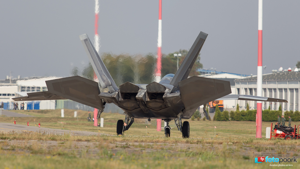 F-22s-in-Poland_06.jpg