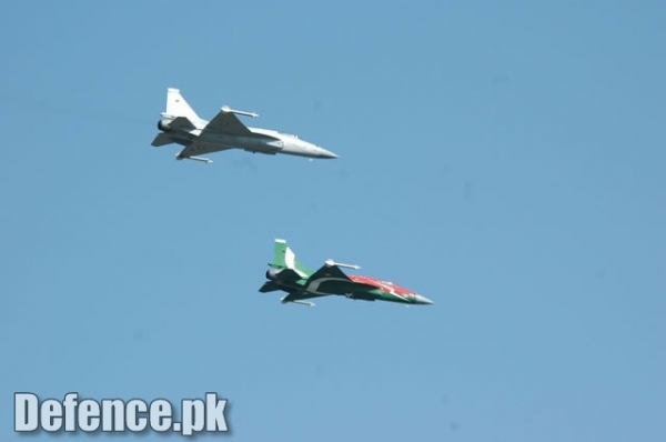 jf17flyinpak.jpg