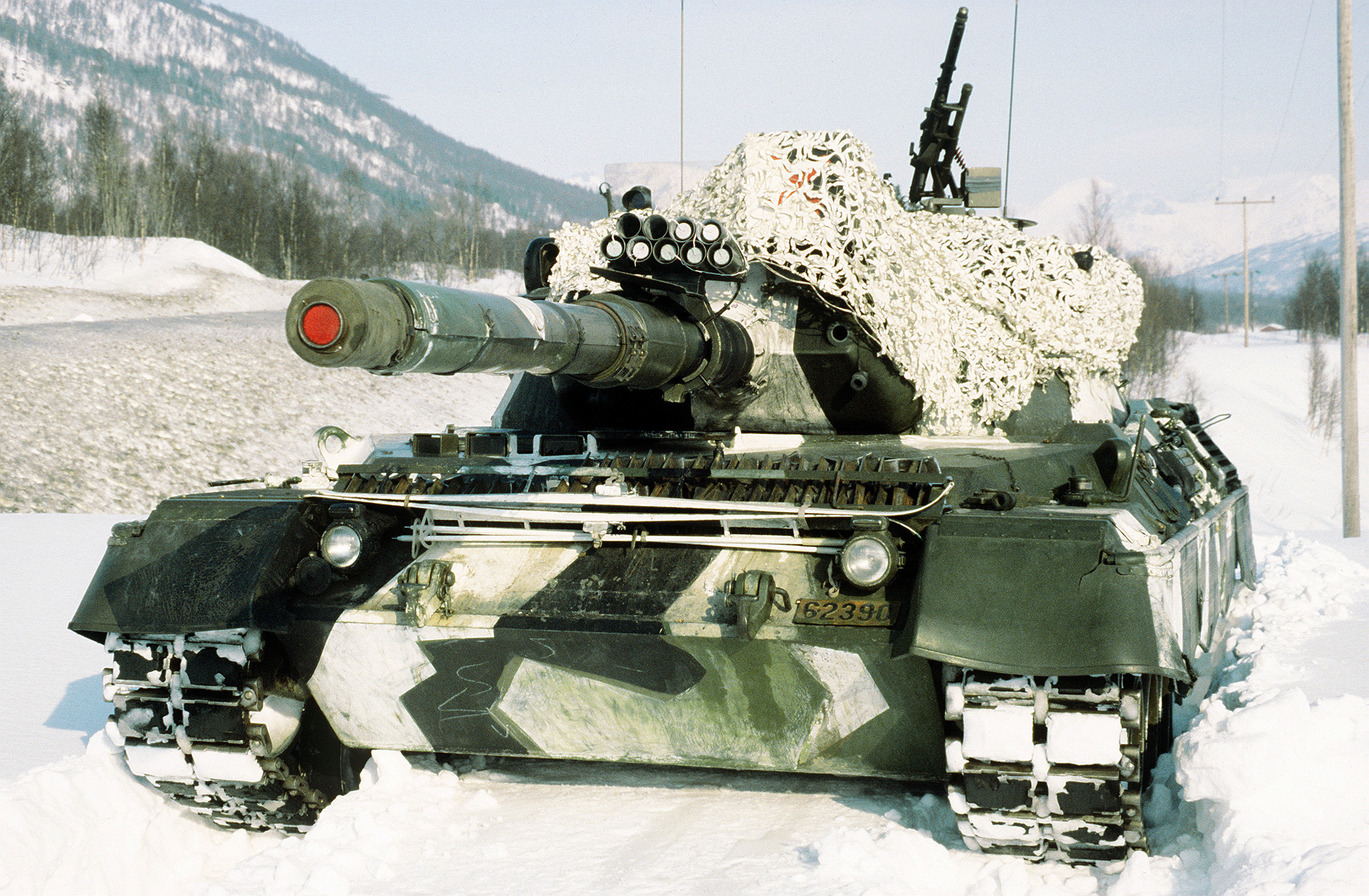 Norwegian_leopard_1_front_in_the_snow.jpg