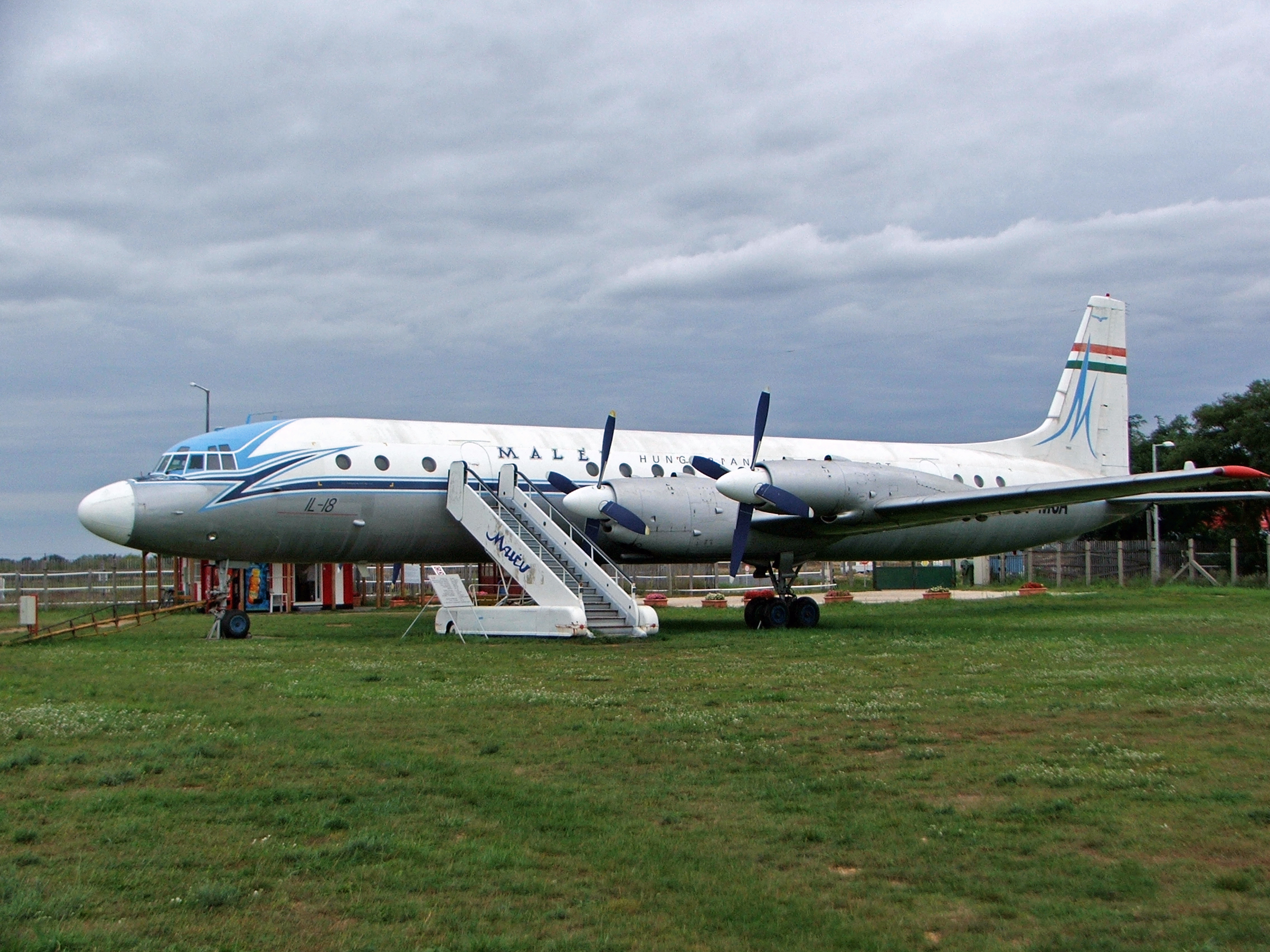 MALEV_IL-18.JPG