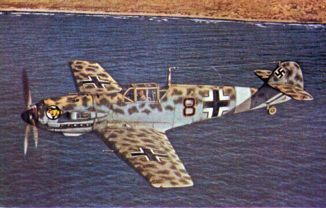 Me_109E-4Trop_JG27_off_North_African_coast_1941-640x409.jpg