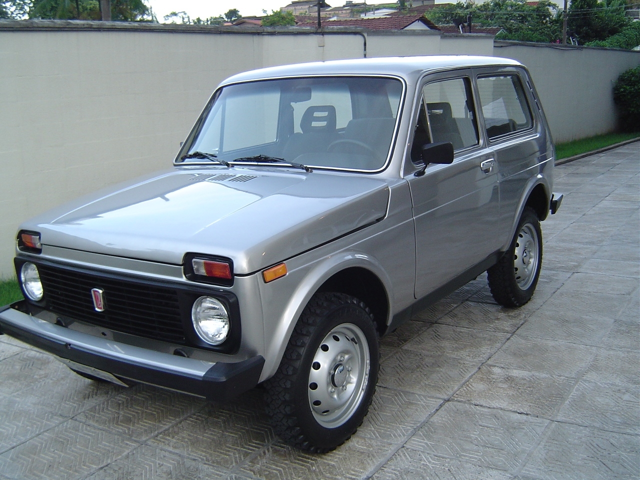 Lada_Niva_1991_Brazil.jpg