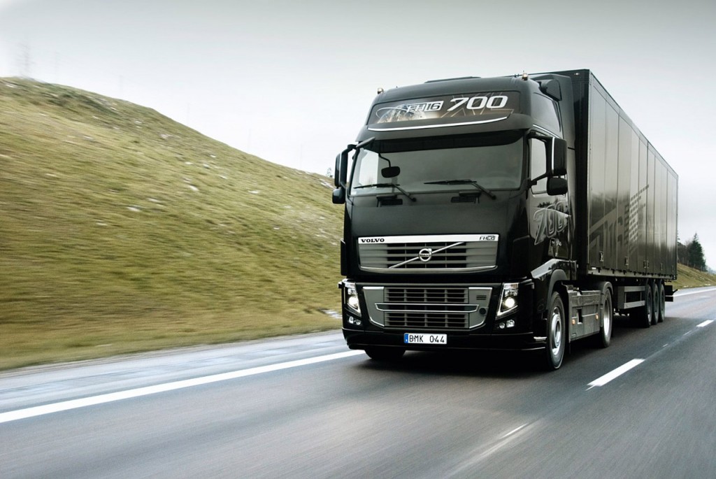 2011-Volvo-FH16-700-truck-front-image.jpg