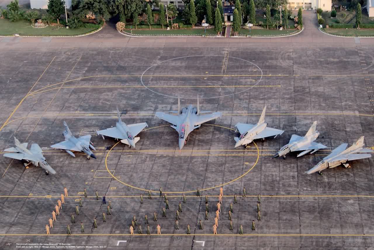 139754_65835846_SU-30MKI%20IAF%20WITH%20OTHER%20FIGHTERS.jpg