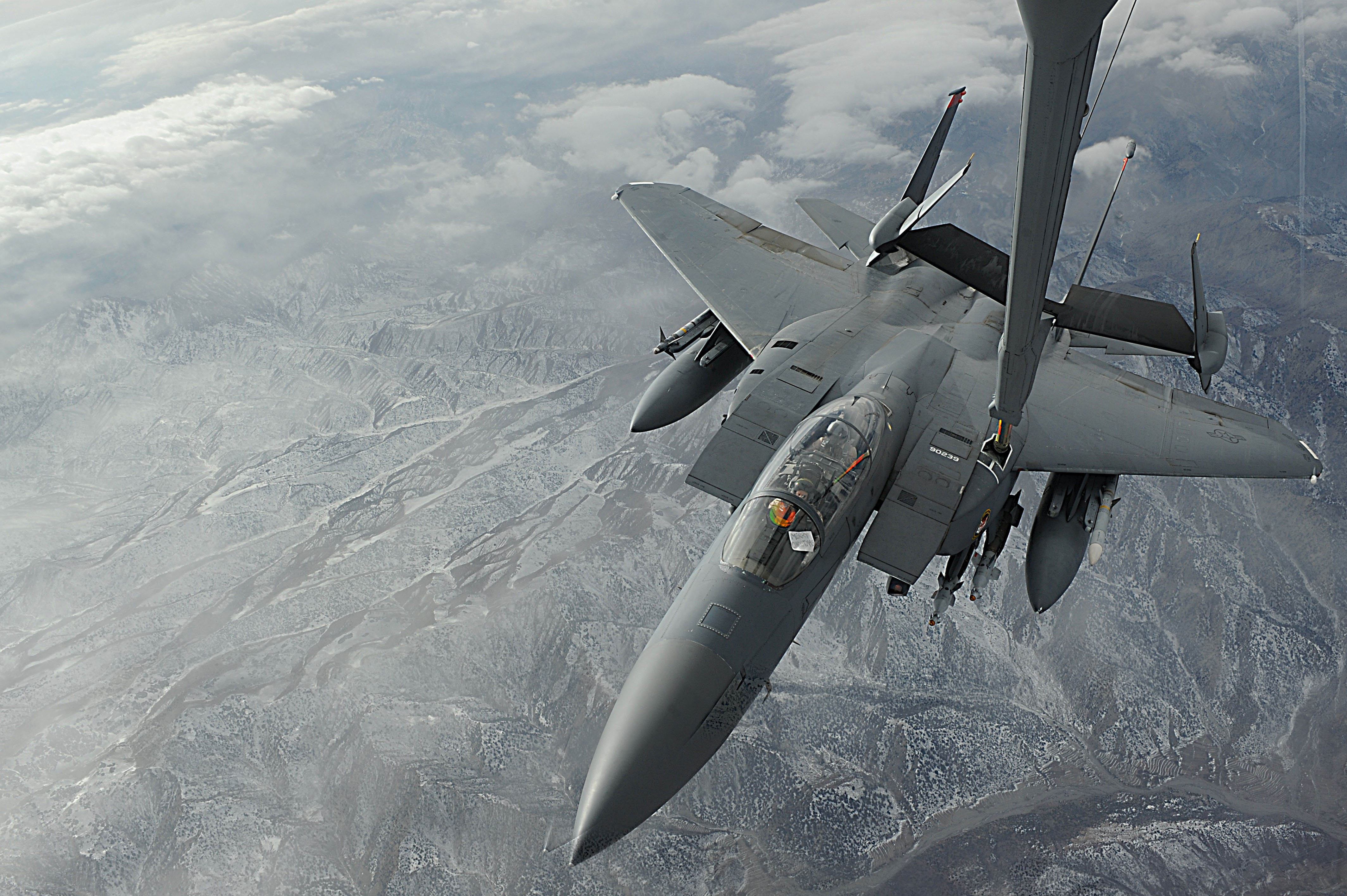 Refueling_an_F-15E_Strike_Eagle.jpg