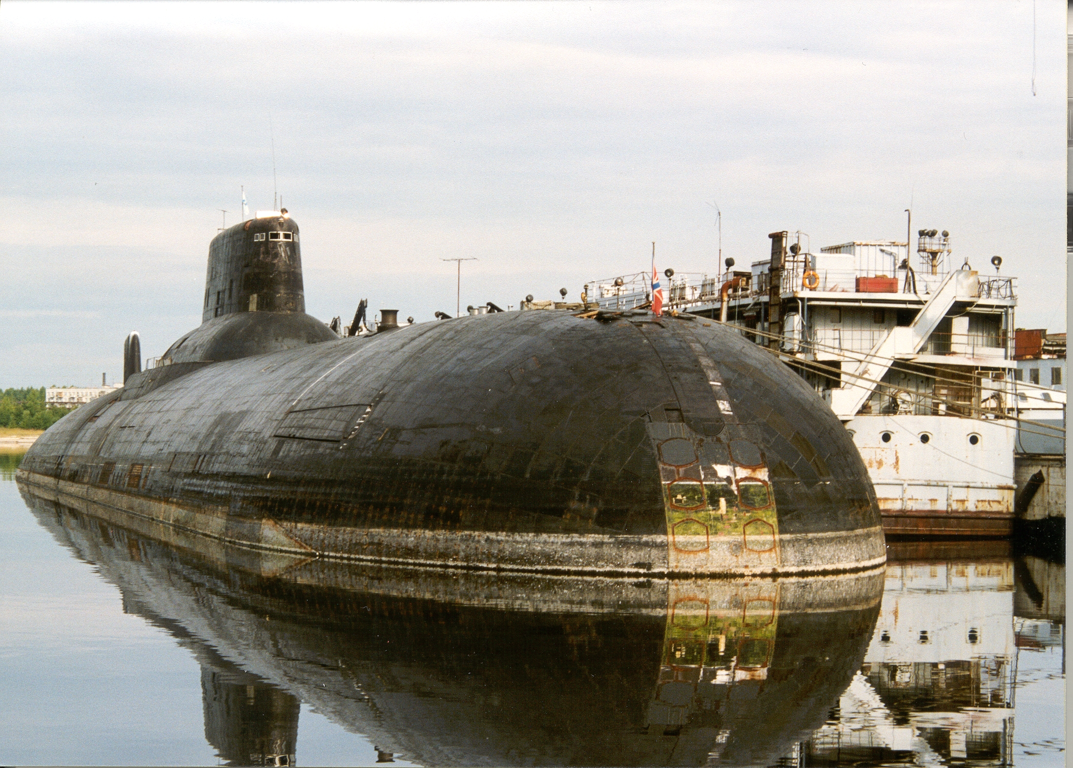 Russian_Typhoon-class_submarine.jpg