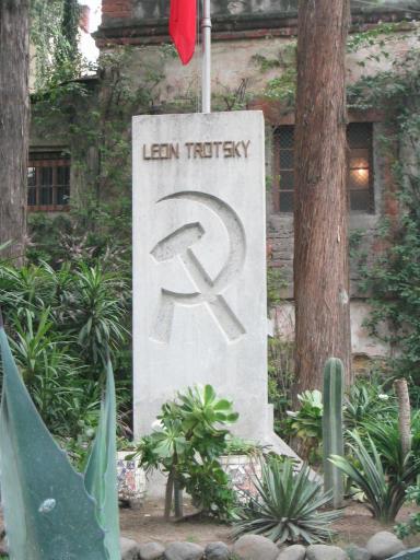 Trotsky_grave.jpg