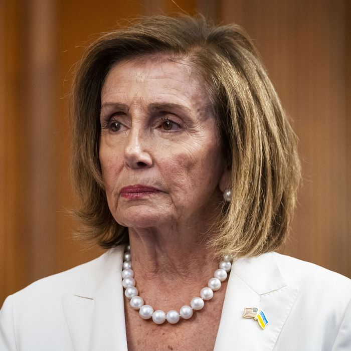 8e8b325c115a8441ed1737c7b5e199b38f-pelosi.rsquare.w700.jpg