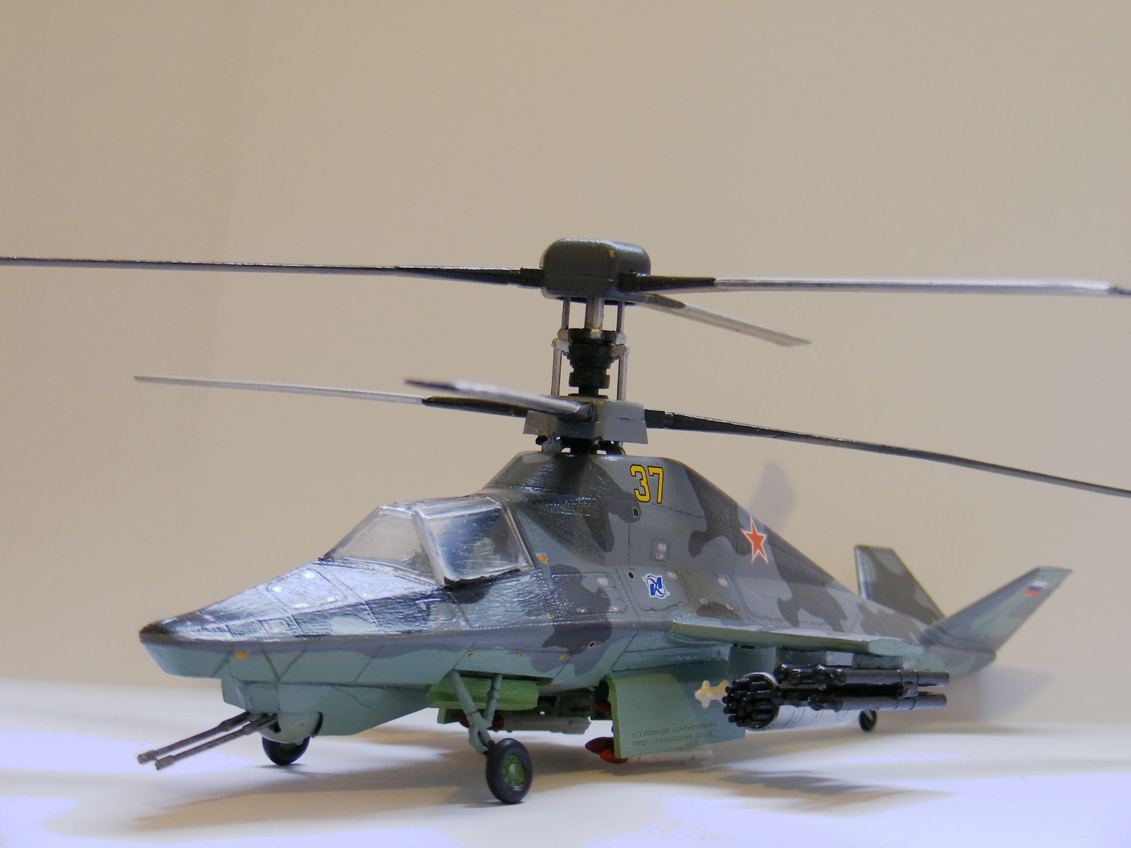 Revell_Kamov_Ka-58.JPG