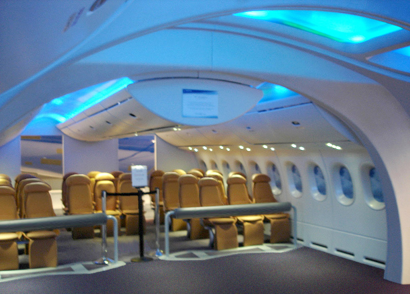 Boeing_787_interior_mockup_view.jpg