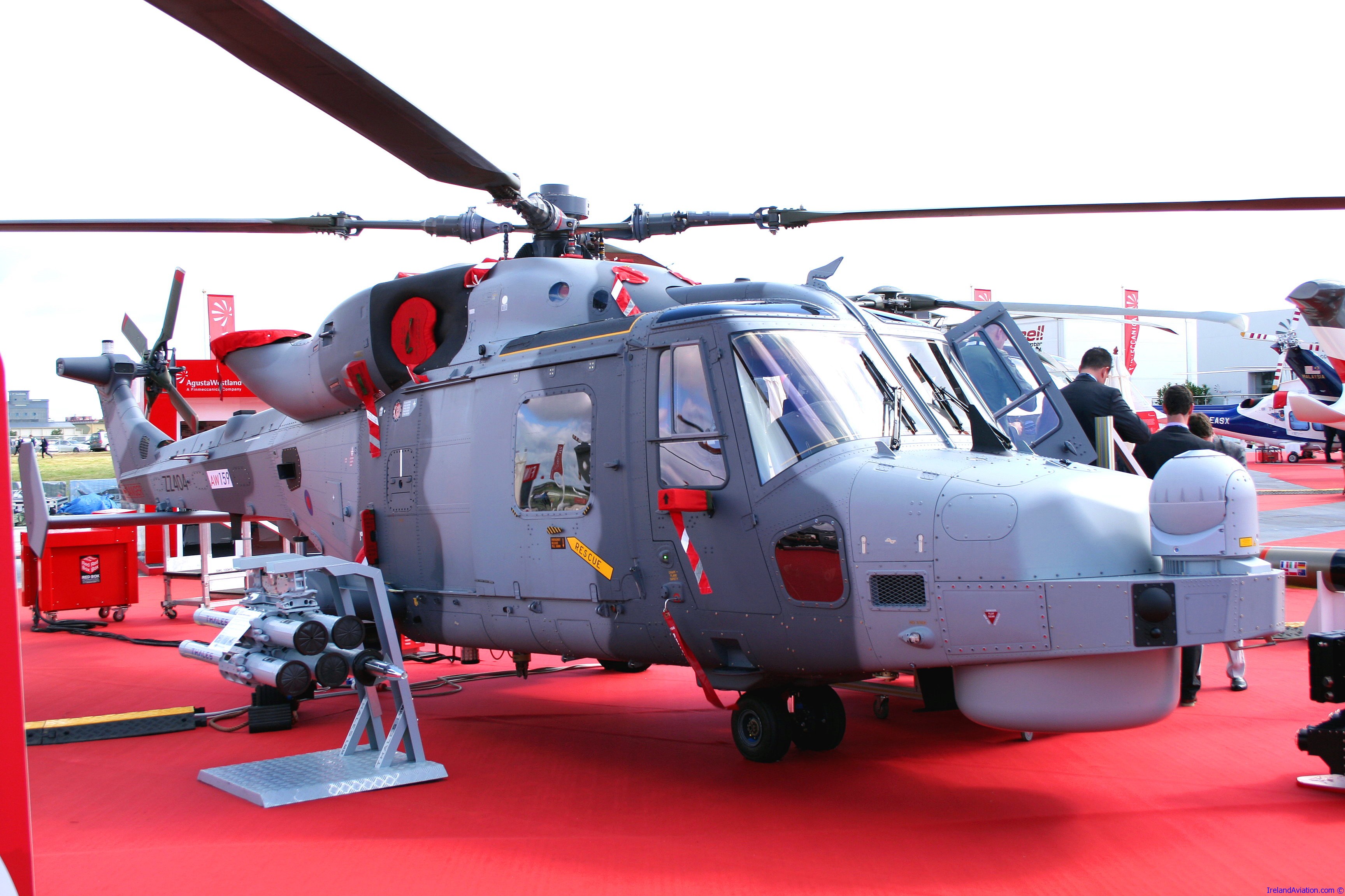 007-ZZ404.jpg