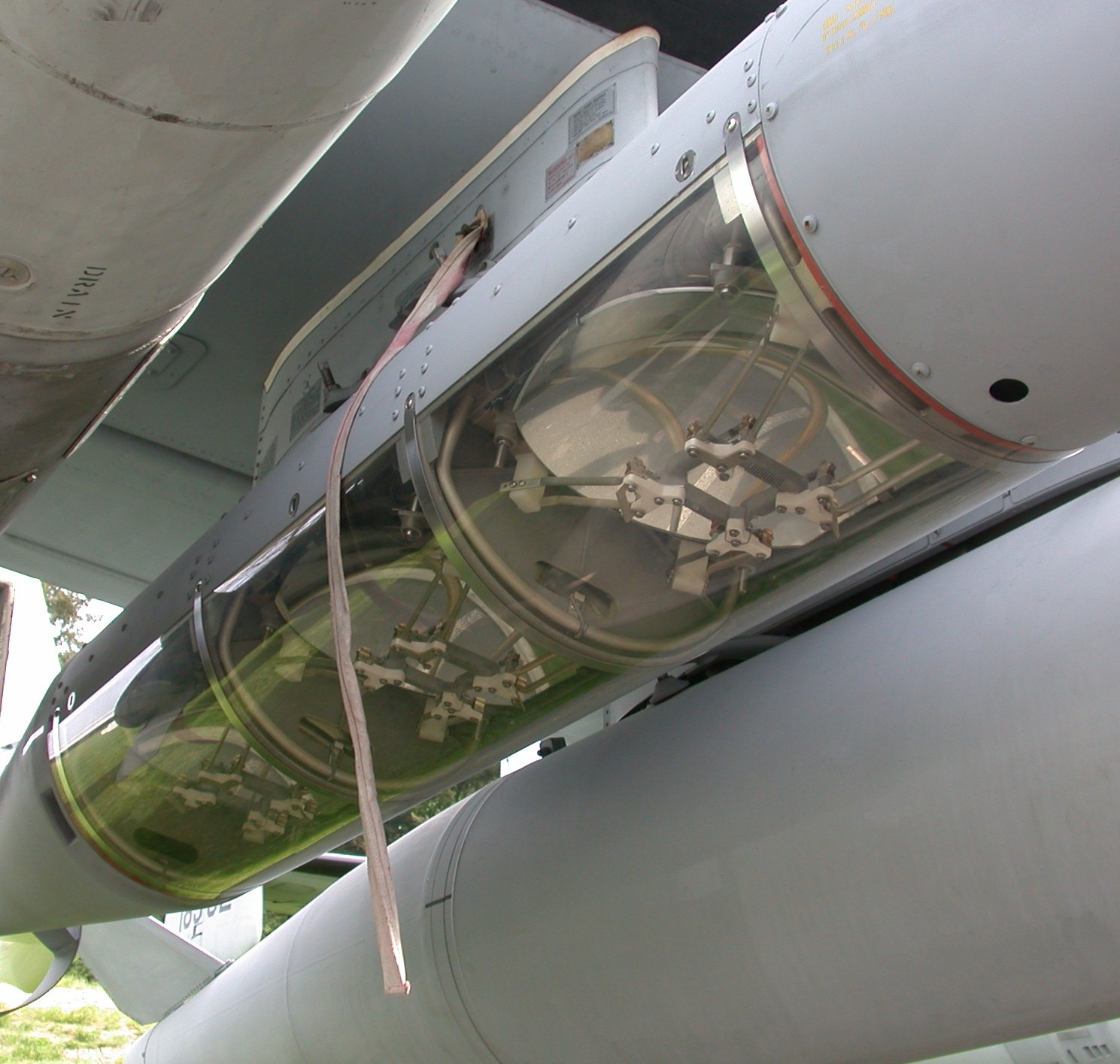 OV-1_Mohawk_photoflash_pod.jpg