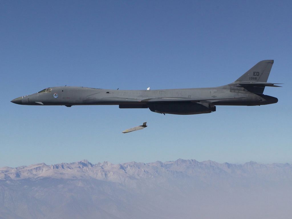 B-1B-Drops-LRASM.jpg