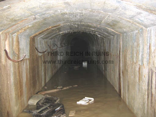 bormanntunnel06r.jpg