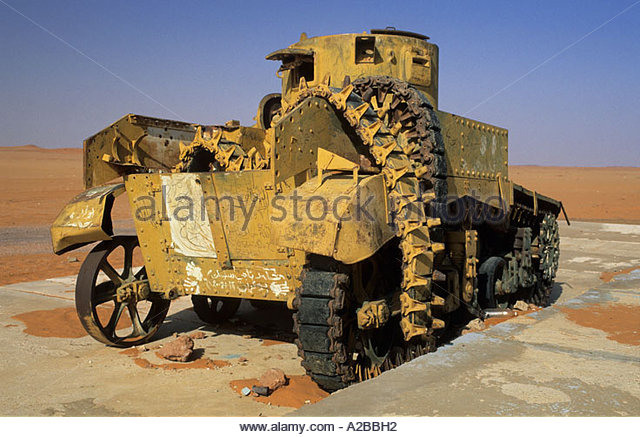 old-italian-tank-in-the-libyan-desert-a2bbh2.jpg