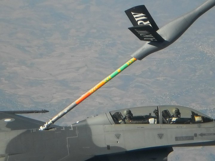 PAF+to+Refuel+it+F16+Fighter+Jets+in+Air+%282%29.jpg