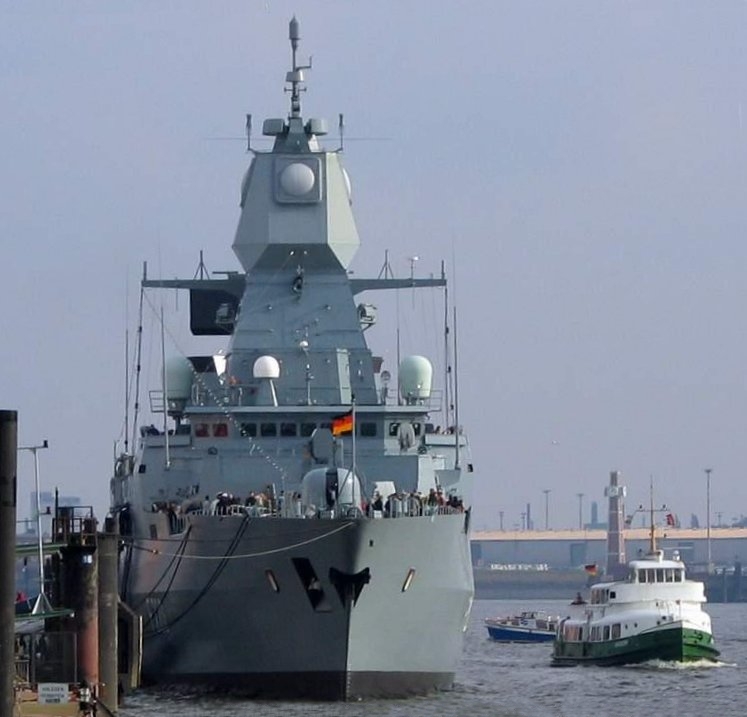F_220_Fregatte_Hamburg_II.jpg