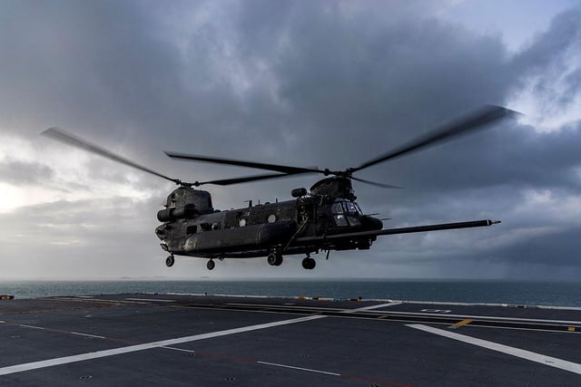 australia-july-2023-a-us-army-mh-47g-chinook-from-the-160th-v0-8fy5nom83xzb1.jpg