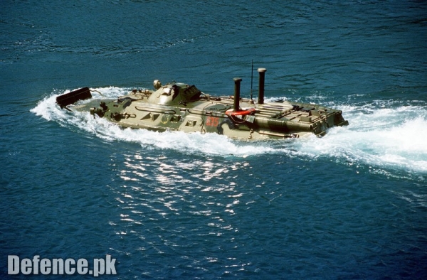 800px-BTR-70_swimming_1_.jpg