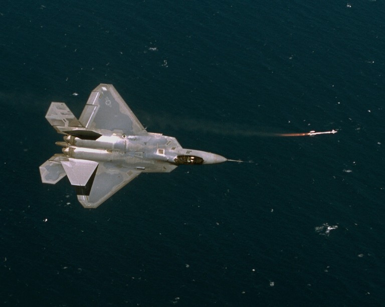 F-22-missile-upper-view.jpg