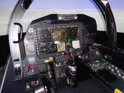 Planche-de-bord-du-F15-SE-photo-Gil-Roy-Aerobuzz.fr.jpg
