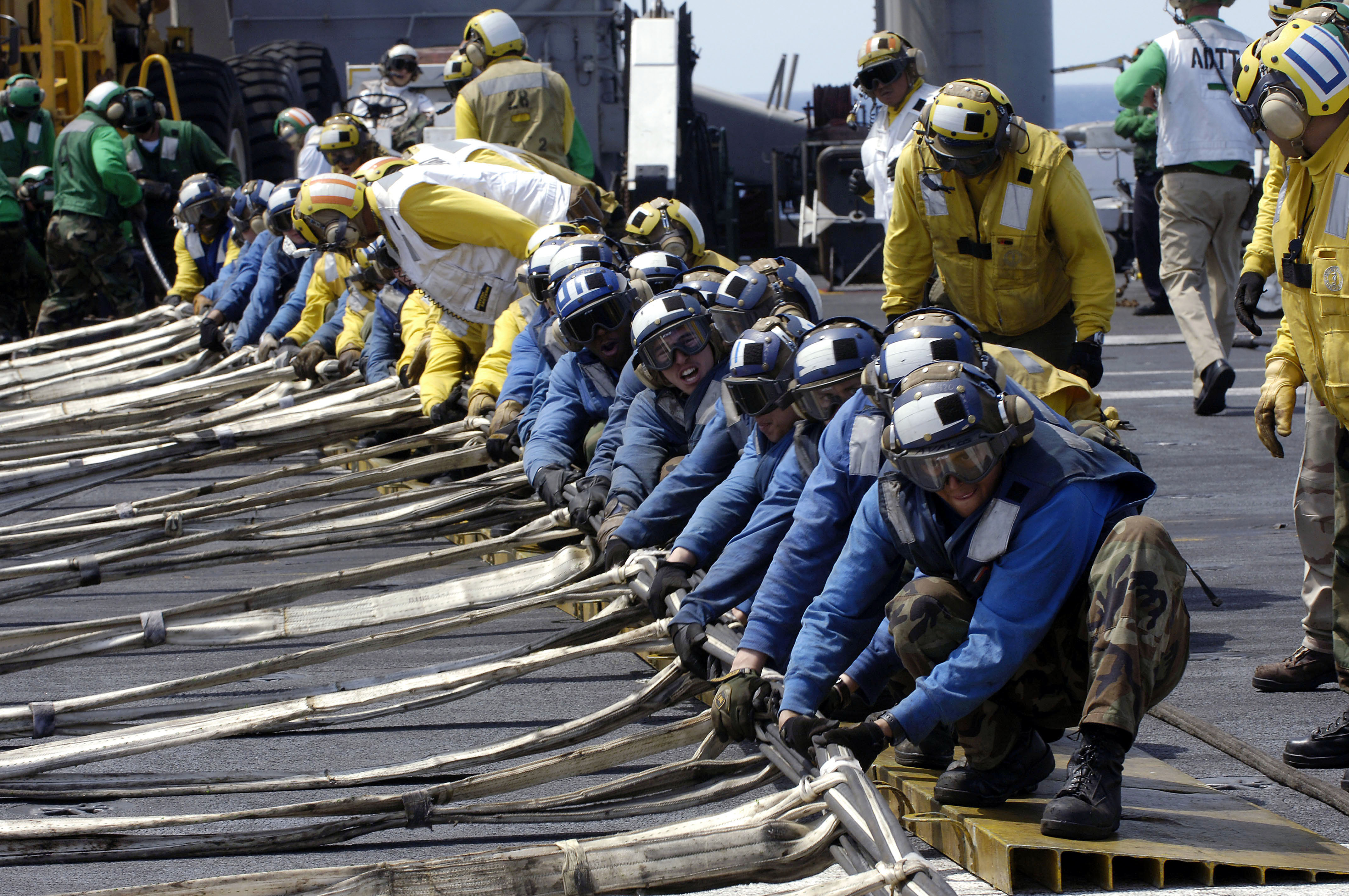 FD_CV-63_crew_erecting_barricade_18Apr2008.jpg