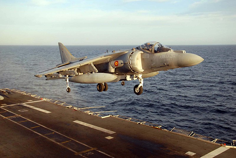 800px-AV-8B_Harrier_landing_aboard_Principe_de_Asturias_%28R11%29.jpg