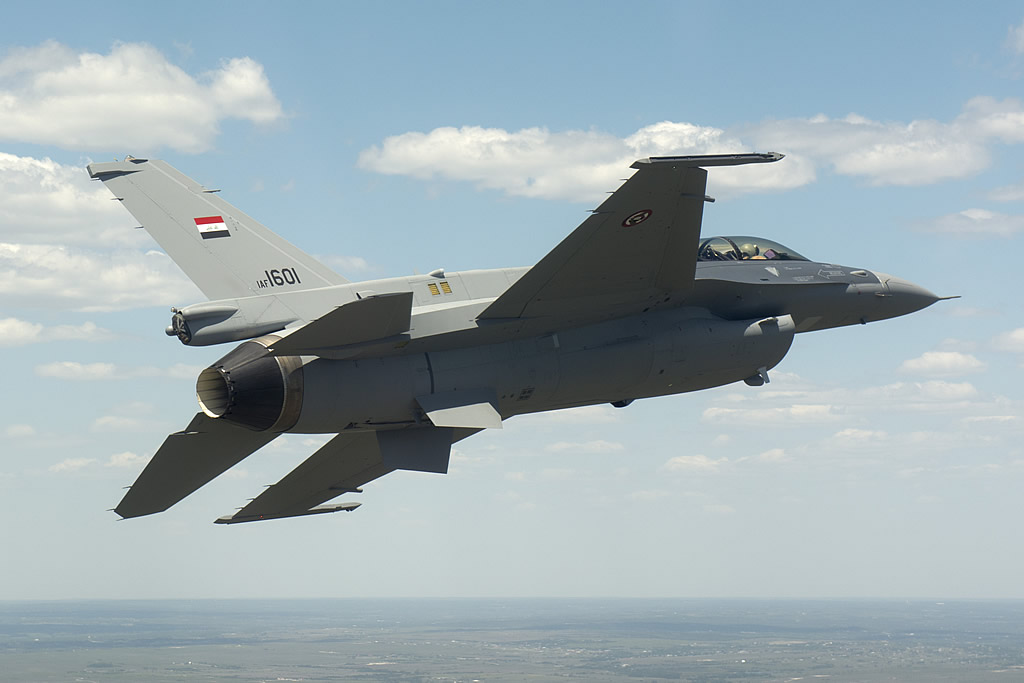 AIR_F-16D-IQ-52_1st_Flight_LMCO_lg.jpg