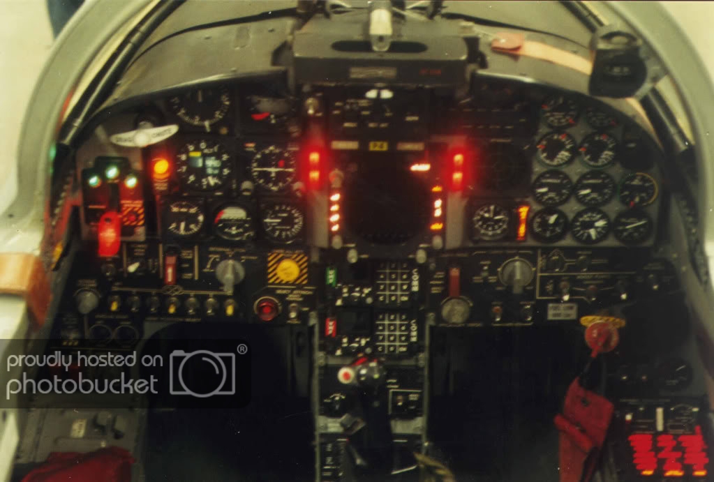 F-5E_Cockpit_Lampcheck.jpg