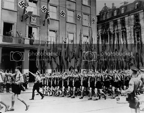 hitler-viewing-hitler-youth.jpg