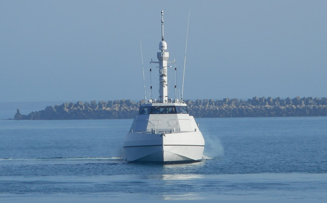CMN_HSI_32_Interceptor_47_knots_2.jpg