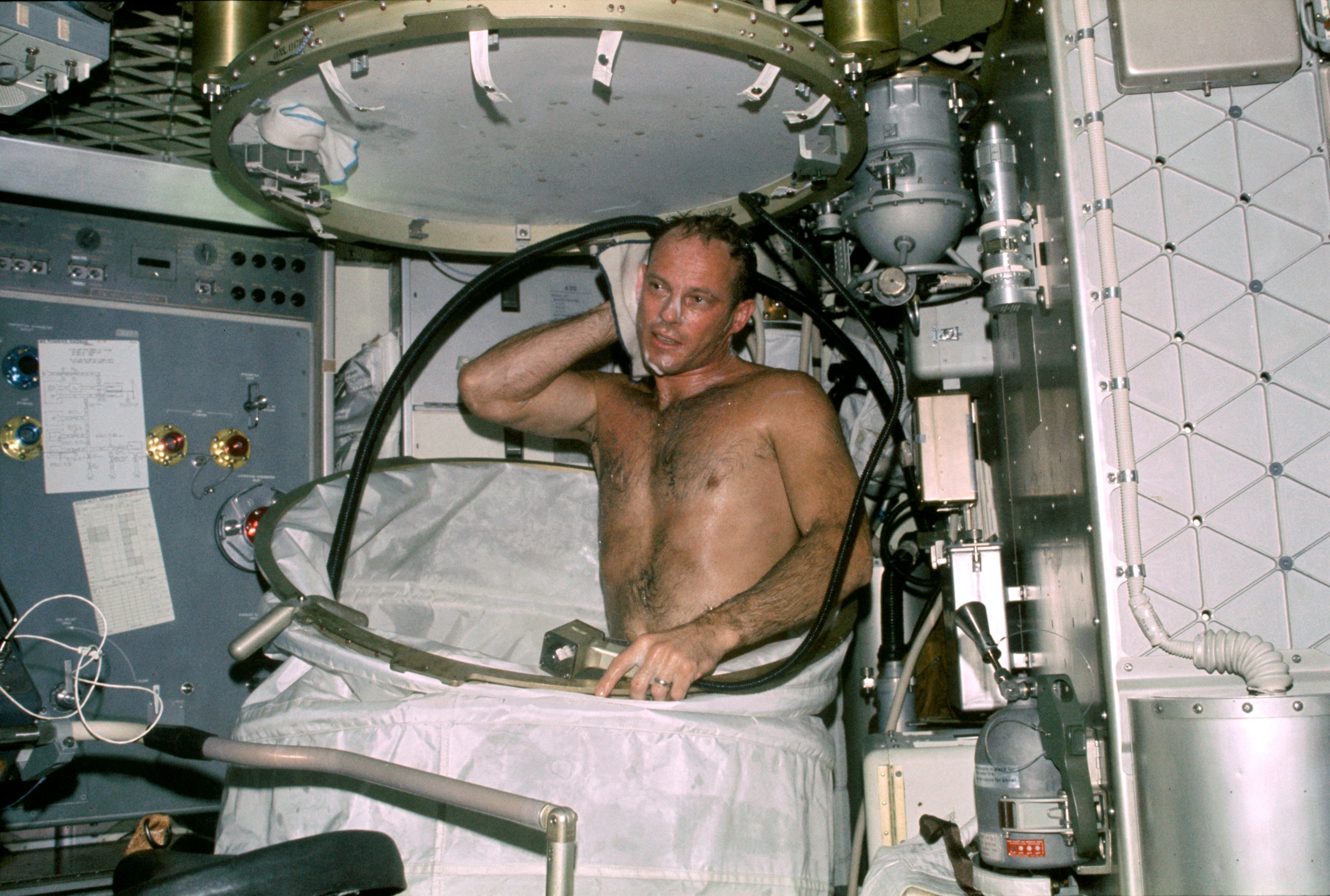 Showering_on_Skylab_-_GPN-2000-001710.jpg