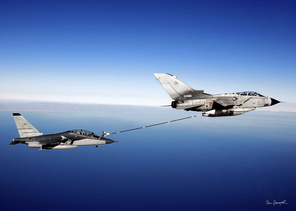 AIR_M-346_Refuels_w_Tornado_lg.jpg