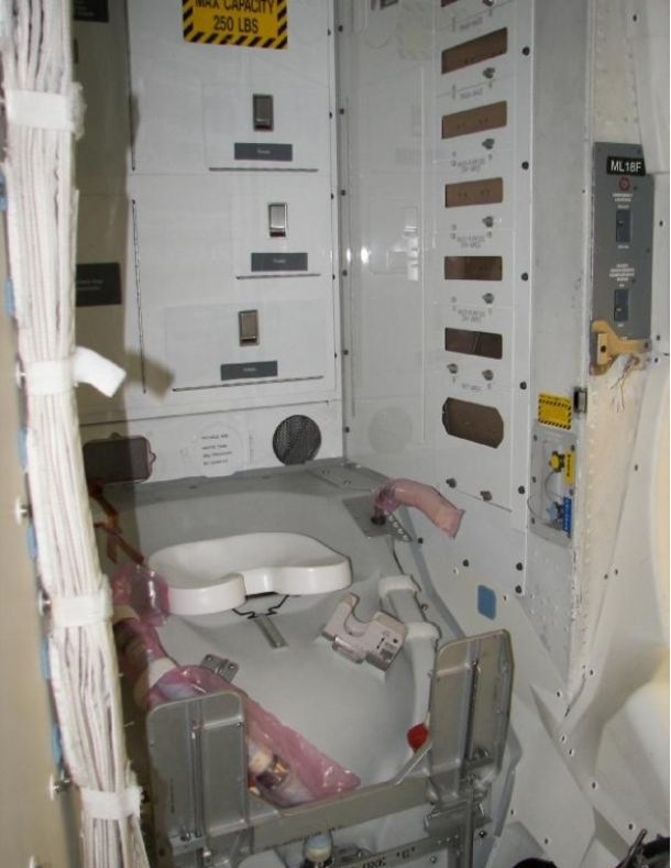 Toilet_of_International_Space_Station__14%5B2%5D.jpg
