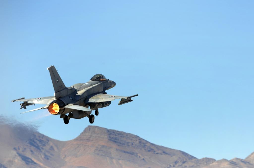 F-16E%20%28UAE%29_003.jpg