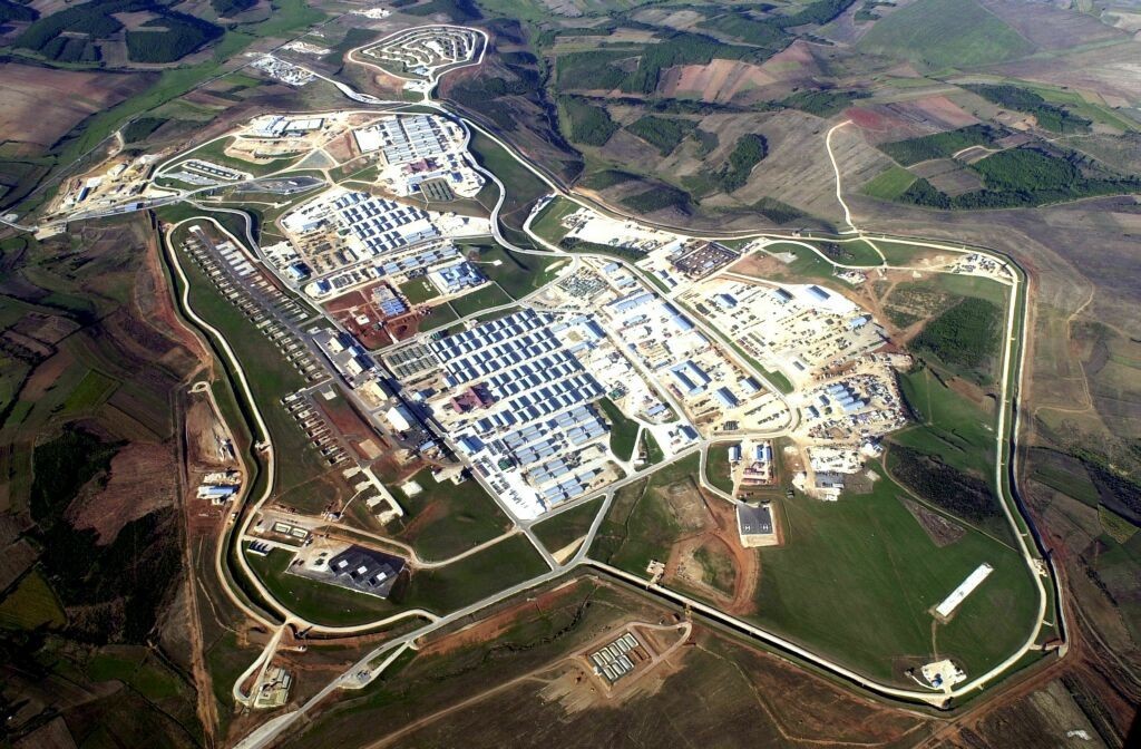 Camp_bondsteel_kosovo.jpg