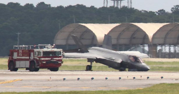 F-35A-Nose-Gear-landing.jpg