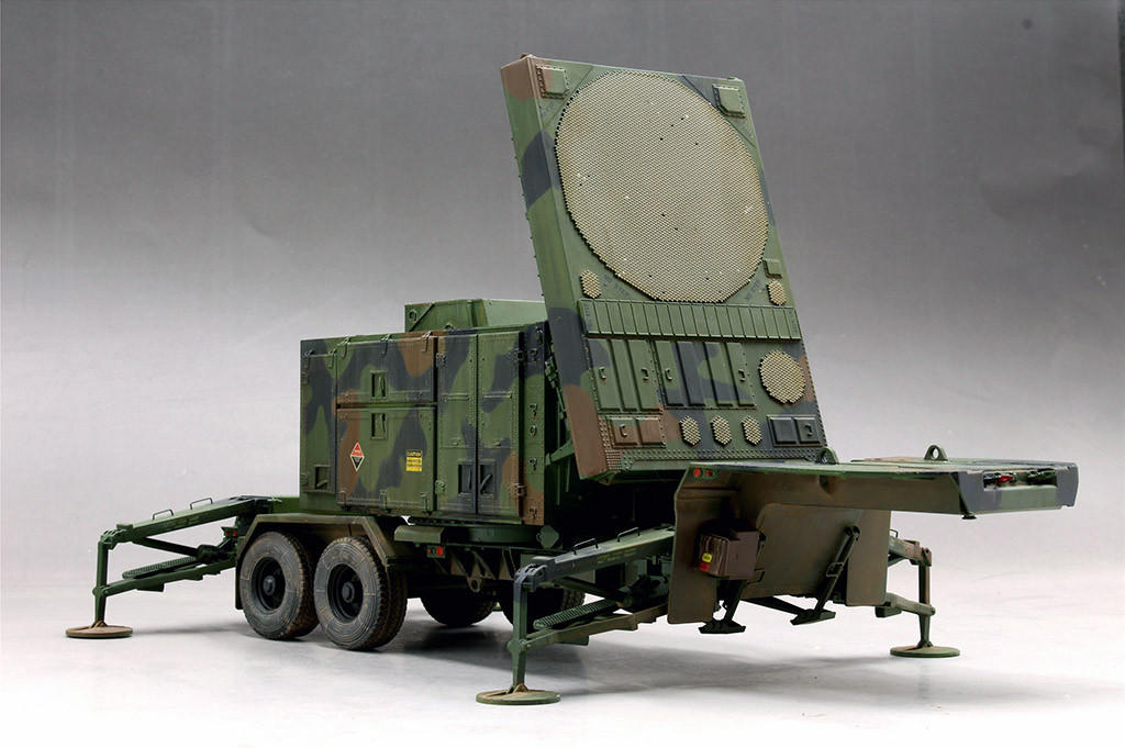 trp1023-135-trumpeter-us-mpq53-c-band-tracking-radar-system-squadron-model-models__25803.1713685322.jpg