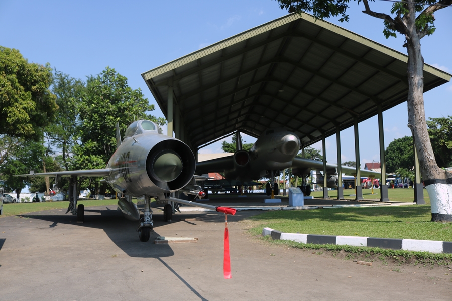 img_0218-tni-au-mig-21f-13-tu-16-900.jpg