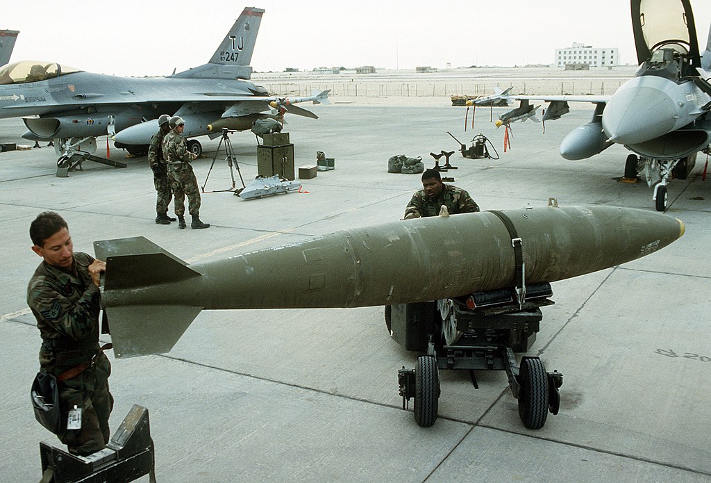 1024px-Mark-84_bomb.jpg