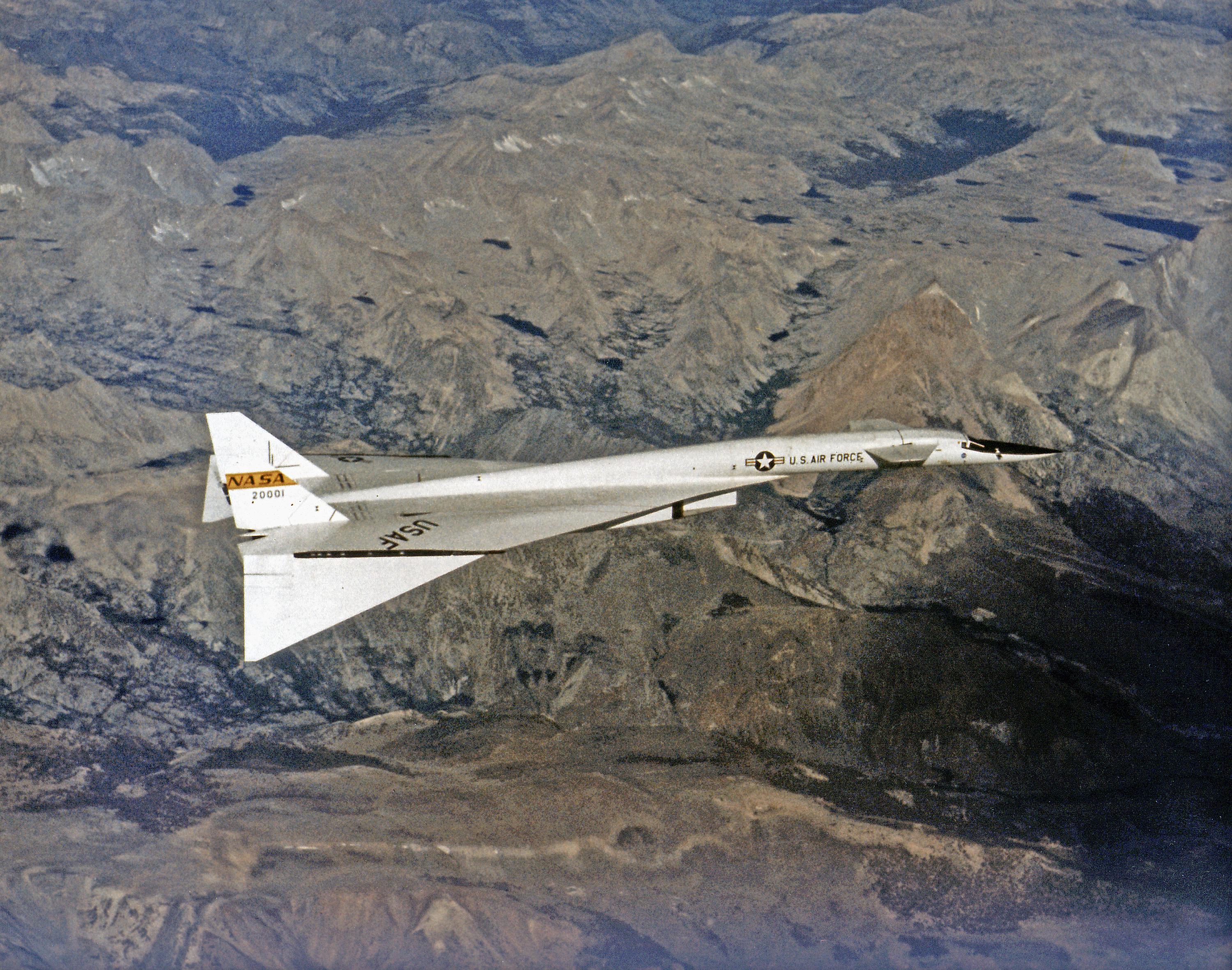 North_American_XB-70_in_Flight_EC68-2131.jpg