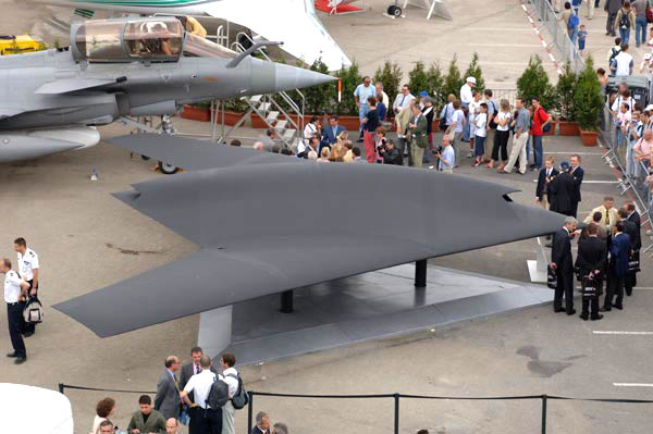 AIR_UAV_Neuron_Mock-up_Paris_2005_lg.jpg